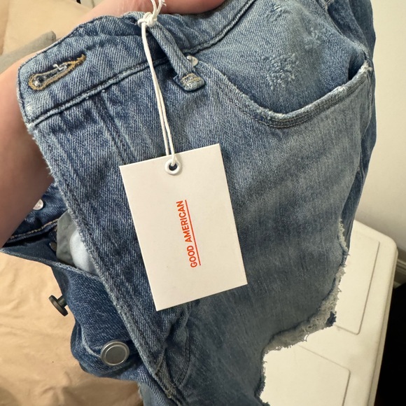 NWT Good American Bombshell Shorts - Picture 3 of 4